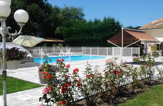 Homerez - Bonita casa para 8 pers. con piscina compartida y terraza en Bégadan