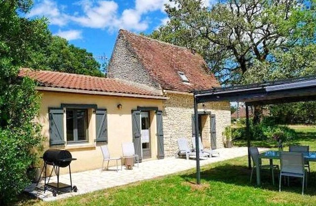 Homerez - Bonita casa para 5 pers. con piscina compartida y terraza en Salviac
