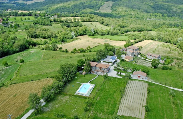Homerez - Grande casa para 18 pers. con piscina y jardín en Caprese Michelangelo