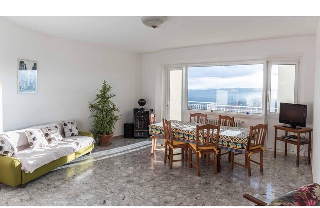 Homerez - Apartamento a 8 km de la playa para 11 pers. con jardín en Recanati