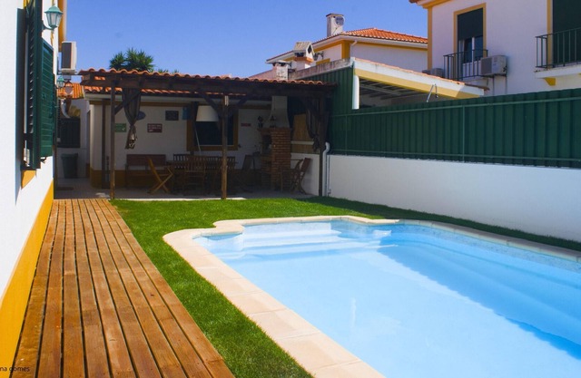 Homerez - Casa a 16 km de la playa para 9 pers. con piscina en Brejos de Azeitão