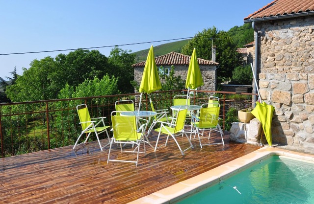 Homerez - Casa a 12 km de la playa para 12 pers. con piscina en Genestelle