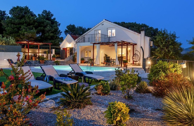 Homerez - Casa a 5 km de la playa para 9 pers. con piscina y jardín en Šibenik