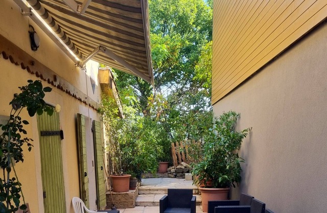 Homerez - Big house for 16 ppl. with garden and terrace at Gardanne