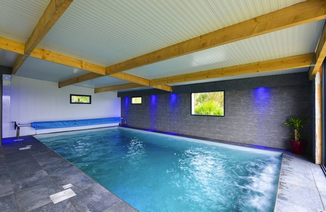 Homerez - Big villa for 14 ppl. with swimming-pool and garden at Sainte-Brigitte