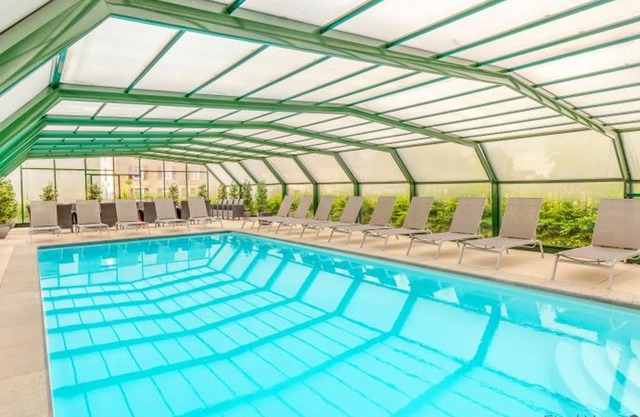 Homerez - Villa para 50 pers. con piscina, jardín y terraza en Florenville