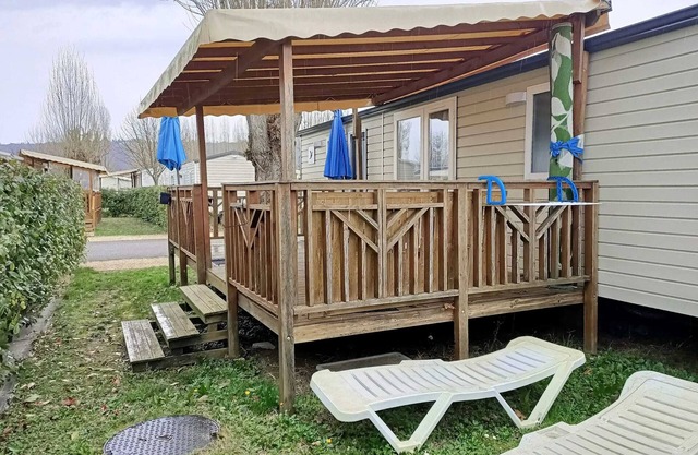 Homerez - Acogedora cabaña en Condrieu con piscina