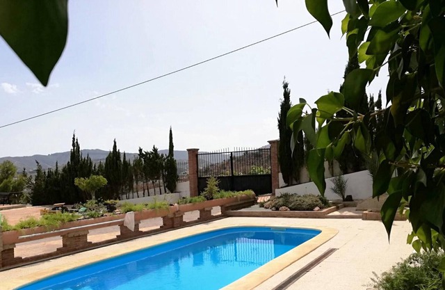 Homerez - Chalet a la montaña a 18 km de la playa para 8 pers. con piscina