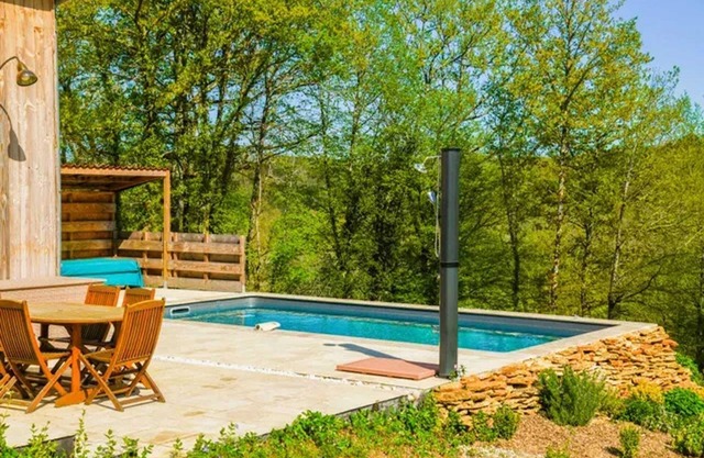 Homerez - Encantadora Villa con Piscina Privada en Castels