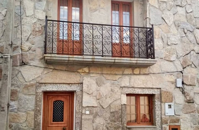Homerez - Encantadora Casa de Campo en Zebreira con Amplia Terraza