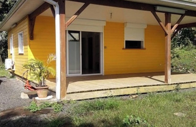 Homerez - Encantadora casa en Le Lamentin con jardín