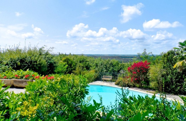 Homerez - Espectacular casa para 4 pers. con piscina y terraza en Bruniquel