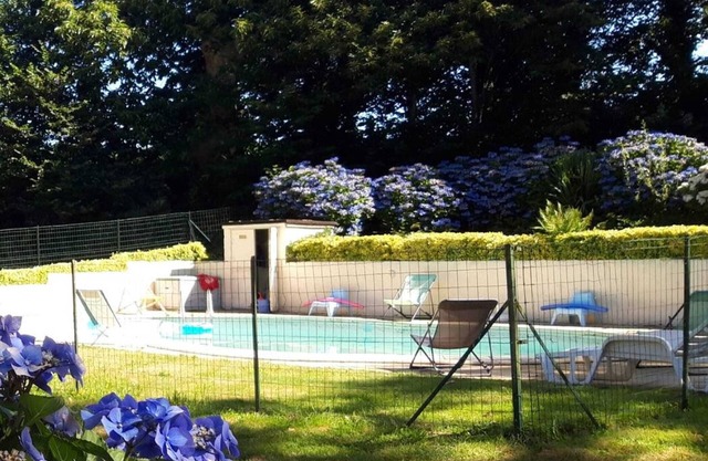 Homerez - Casa encantadora en Langoëlan con piscina compartida