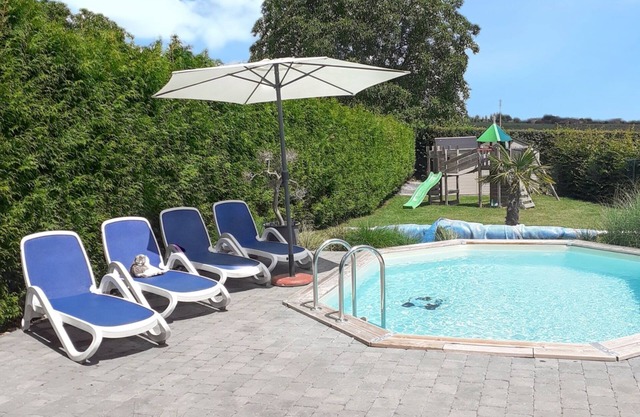 Homerez - Casa encantadora en Hamois con piscina compartida