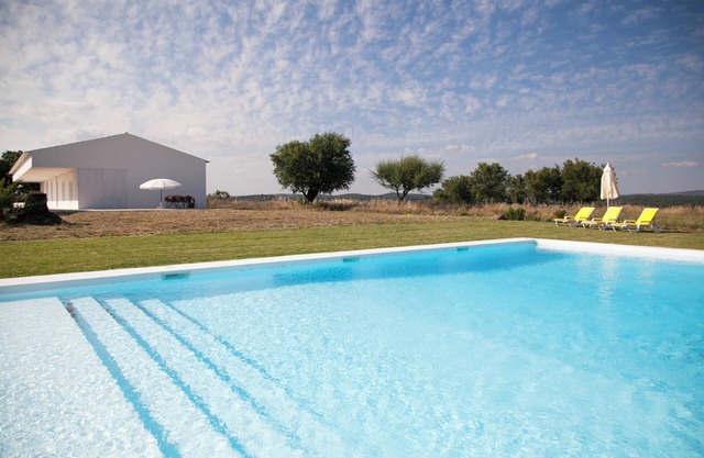 Homerez - Villa con Piscina Privada cerca de Évora