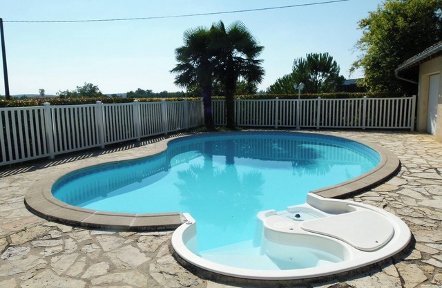Homerez - Cómoda villa cerca de Ornézan con piscina privada