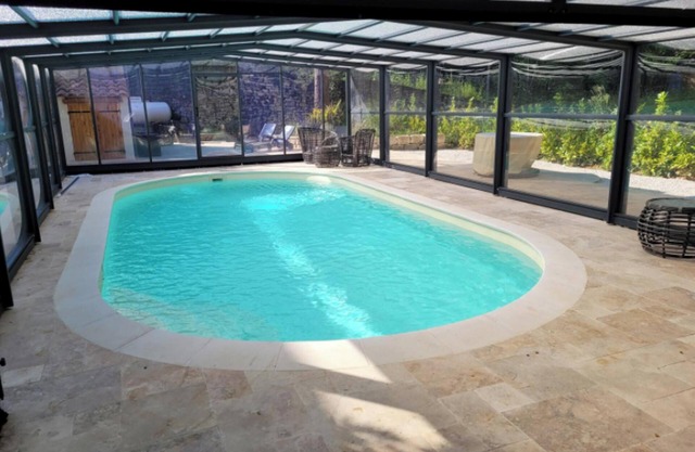 Homerez - Villa confortable en Carlux con piscina privada y jardín