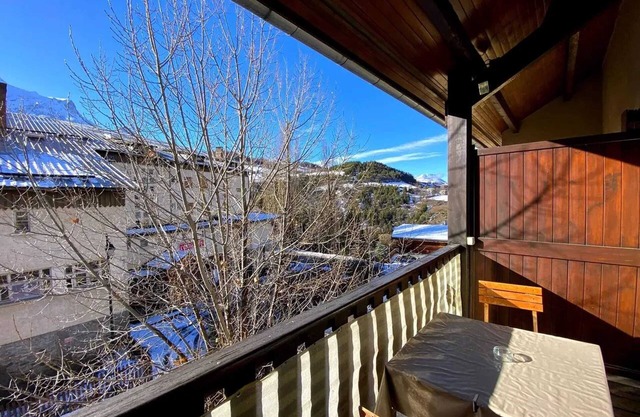 Homerez - Cosy Apartment in Enchastrayes - 80 m² - Balcony