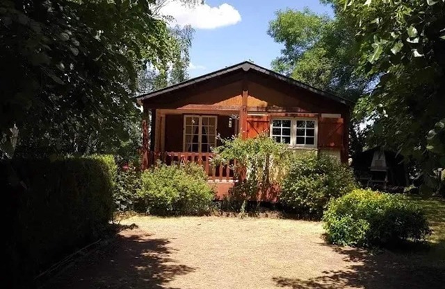Homerez - Cozy Chalet in Vaas with Lake View