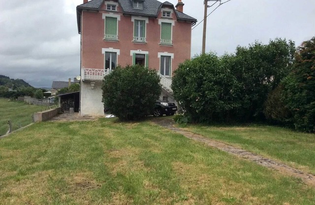 Homerez - Casa acogedora en Allanche con jardín y barbacoa