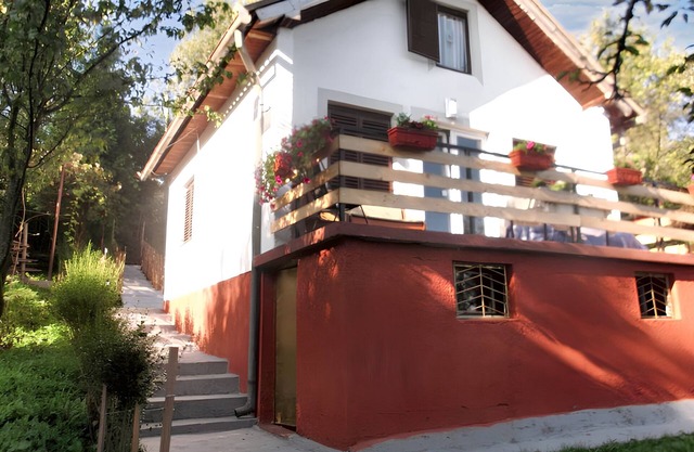 Homerez - Casa acogedora con jardín en Jazvine