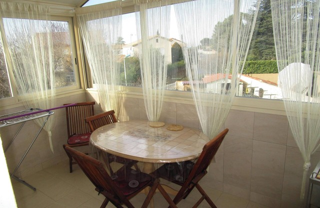 Homerez - Elegante apartamento en Vias con balcón y jardín