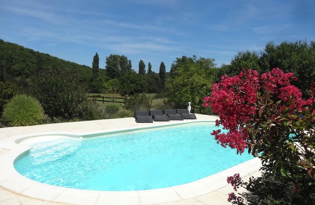 Homerez - Elegante Villa en Léobard, Piscina Privada