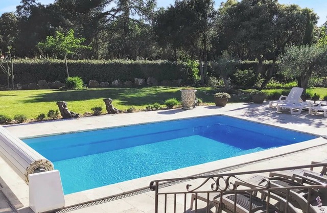 Homerez - Villa elegante en Régusse con piscina privada