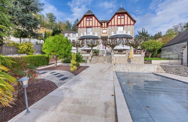 Homerez - Villa elegante en Bourré con piscina privada