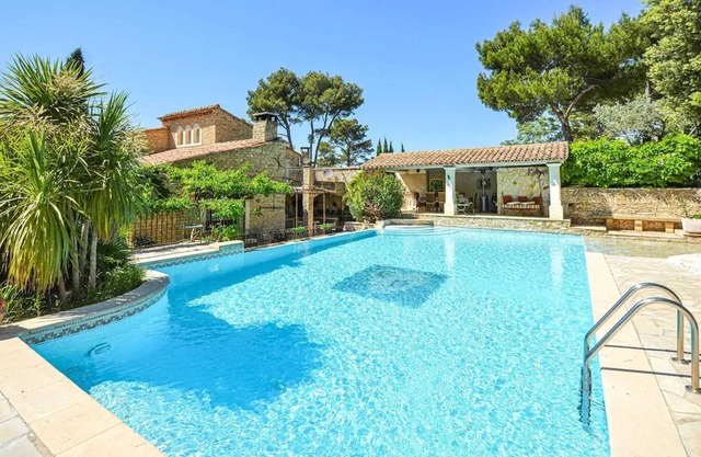 Homerez - Elegante Villa cerca de Orgon con Piscina Privada