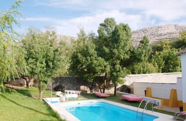 Homerez - Villa para 18 pers. con piscina y jardín en Villanueva del Trabuco