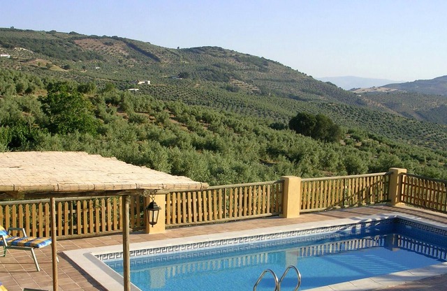 Homerez - Casa para 6 pers. con piscina, jardín y terraza en Montefrío