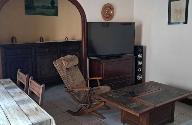 Homerez - Family House in Maillé with Bicycles