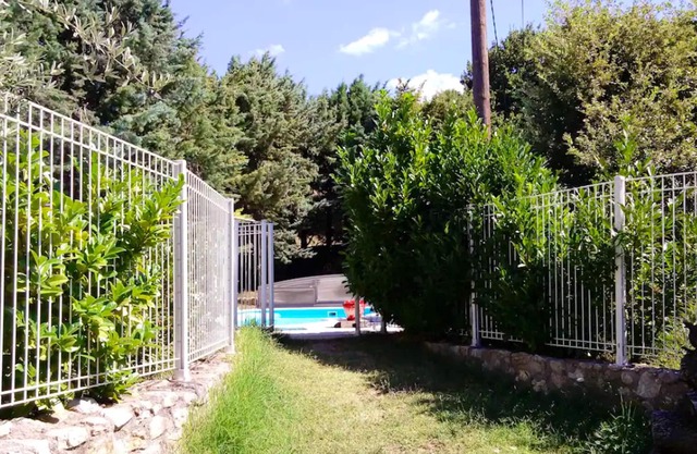Homerez - Casa para 7 pers. con piscina compartida en Saint-Marcel-lès-Sauzet