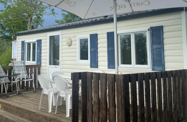 Homerez - Bonita casa para 6 pers. con piscina compartida en Argences en Aubrac