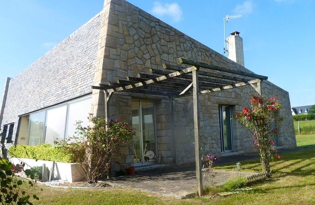 Homerez - Casa a 4 km de la playa para 8 pers. con jardín y terraza en Hillion