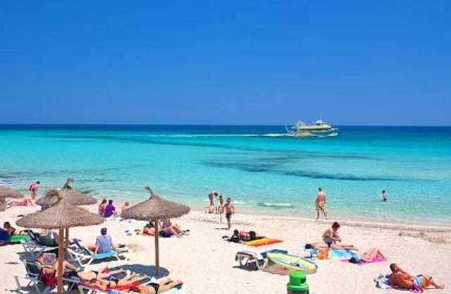 Homerez - House 600 m away from the beach for 6 ppl. at S'Illot-Cala Morlanda