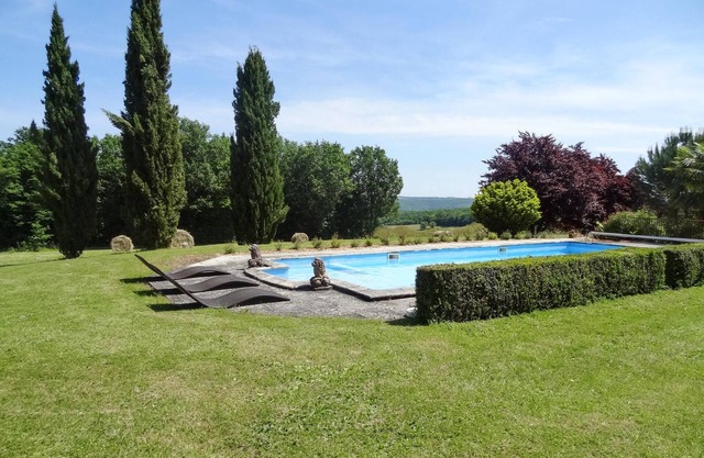 Homerez - Casa para 10 pers. con piscina y jardín en Saint-Amand-de-Coly