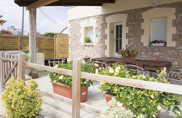 Homerez - Casa a 5 km de la playa para 6 pers. con jardín y terraza en Camarles