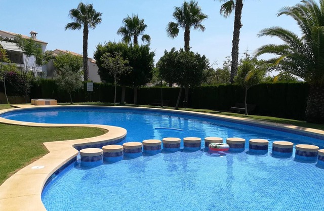 Homerez - Casa a 5 km de la playa para 6 pers. con piscina compartida y jardín