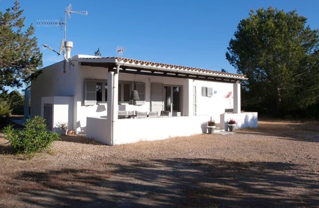 Homerez - Bonita casa a 5 km de la playa para 6 pers. con jardín en Formentera