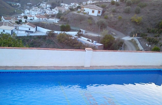 Homerez - Bonita casa para 6 pers. con piscina, terraza y balcón en El Borge