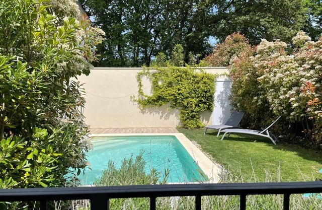 Homerez - Bonita villa para 4 pers. con piscina, jacuzzi, spa y jardín en Uchaux
