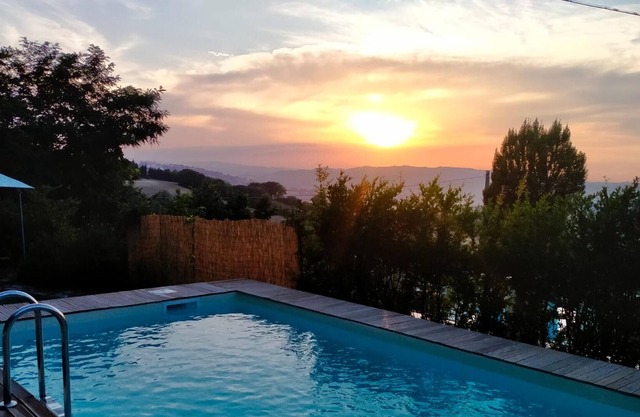 Homerez - Casa para 3 pers. con piscina compartida y jardín en Montelabbate