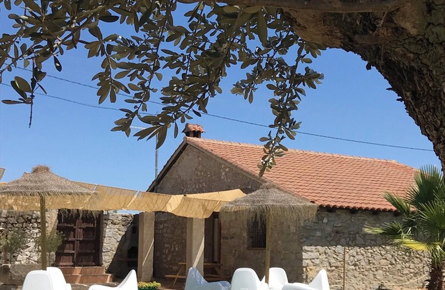 Homerez - Casa acogedora en Alcaracejos con piscina compartida