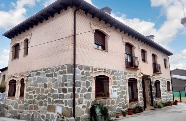 Homerez - Casa espaciosa en Cenicientos con vista a la montaña