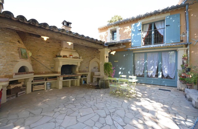 Homerez - Casa en Le Thor con piscina compartida