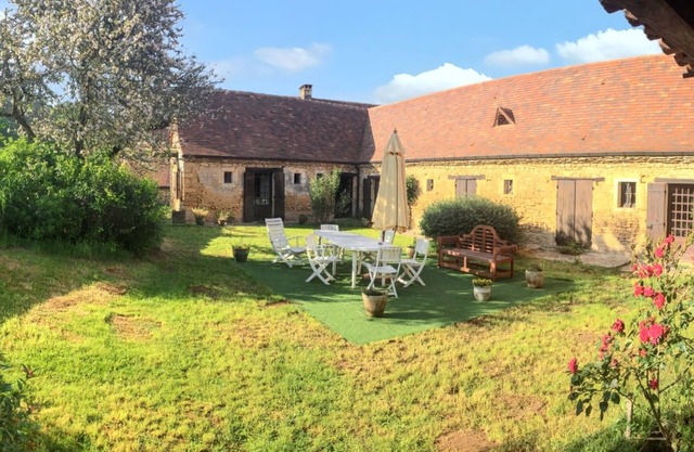 Homerez - Casa Marquay con piscina