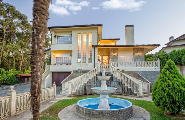 Homerez - Castillo para 25 pers. con piscina, jacuzzi y vistas al mar en Valença