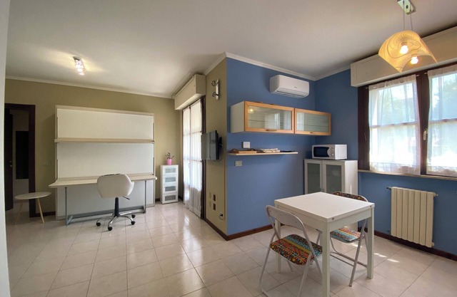 Homerez - Apartamento moderno en Vercelli - 50 m² con balcón